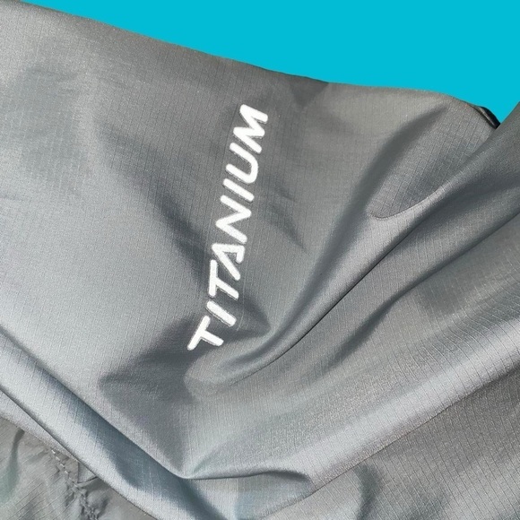 Columbia Gray and Blue windbreaker - Picture 3 of 8